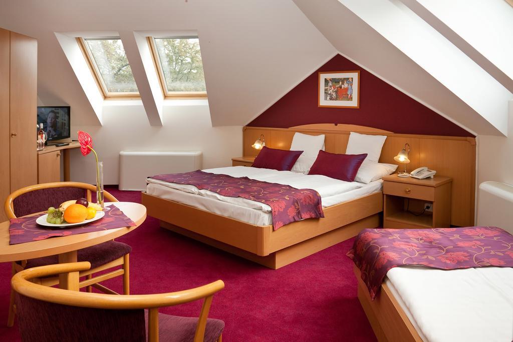 Hotel Kalvaria Дьор Стая снимка