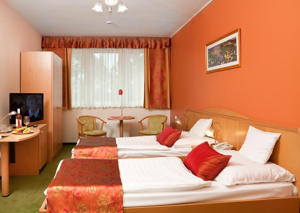 Hotel Kalvaria Дьор Стая снимка
