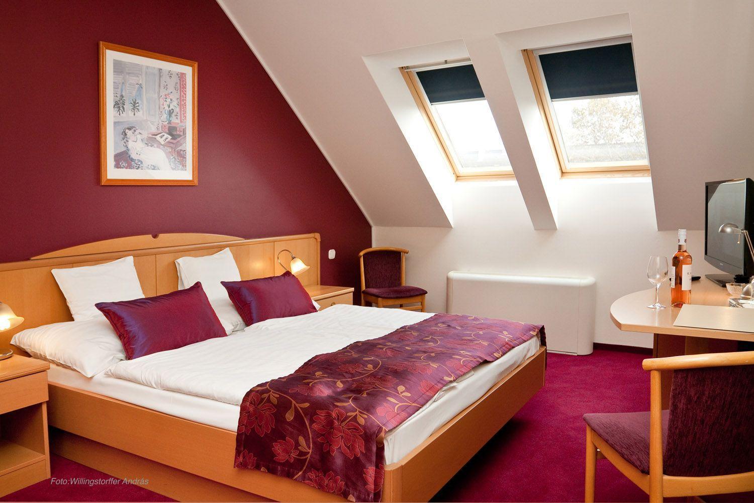 Hotel Kalvaria Дьор Екстериор снимка