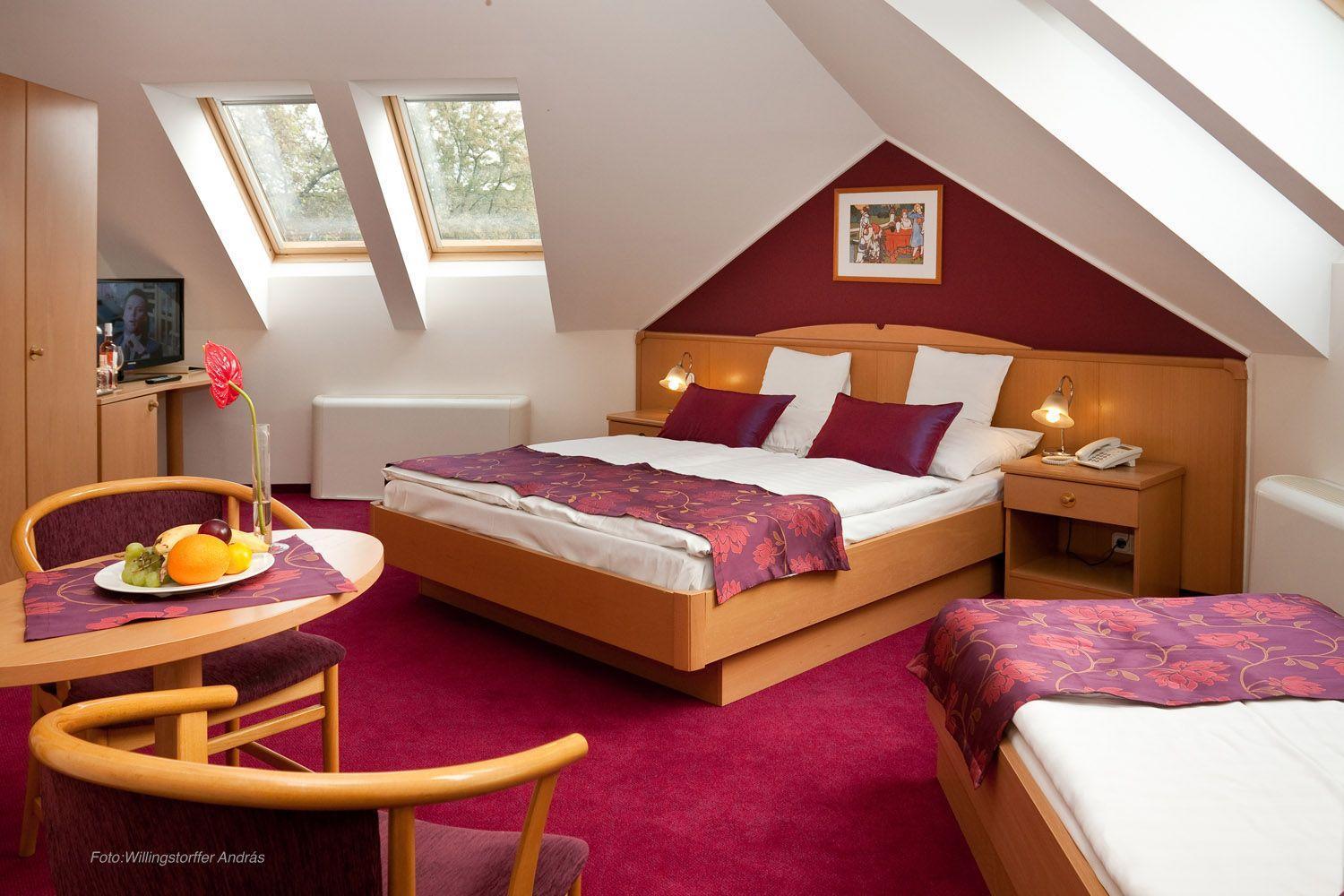 Hotel Kalvaria Дьор Екстериор снимка