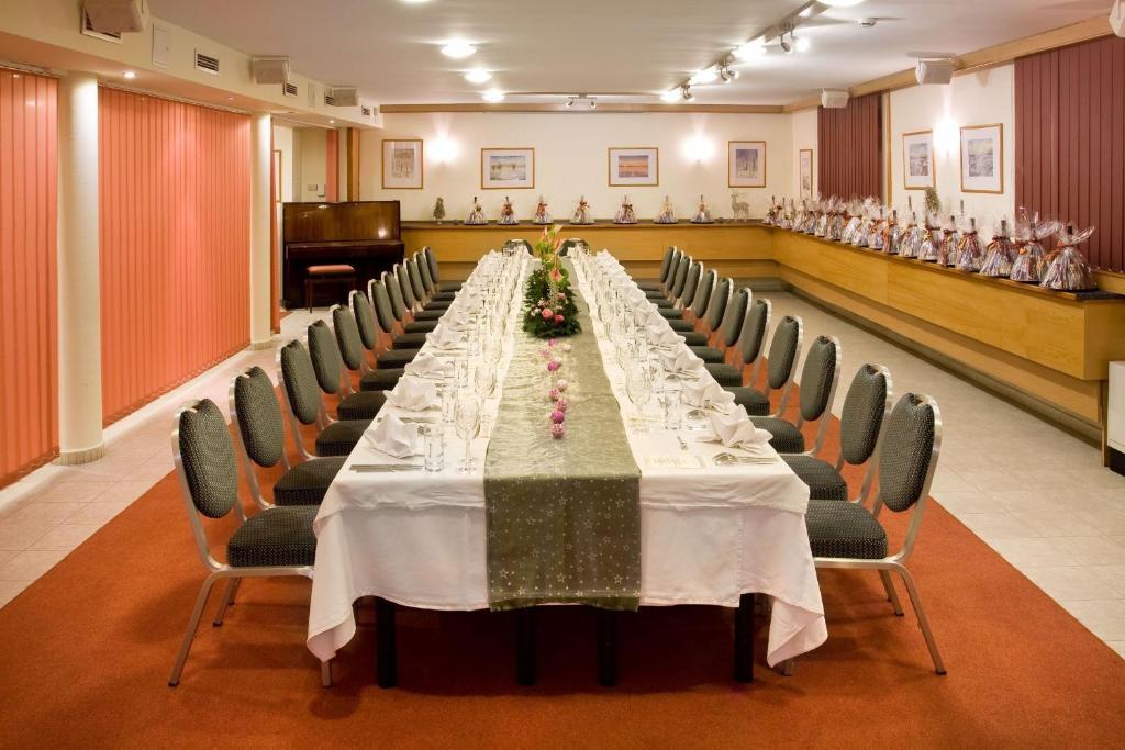 Hotel Kalvaria Дьор Екстериор снимка
