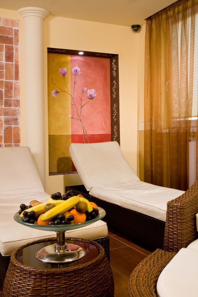 Hotel Kalvaria Дьор Екстериор снимка